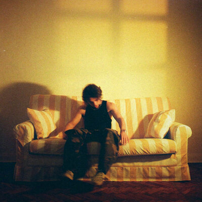 AMCHI - hotel room